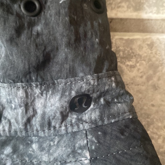 Lululemon bucket hat - Picture 2 of 2